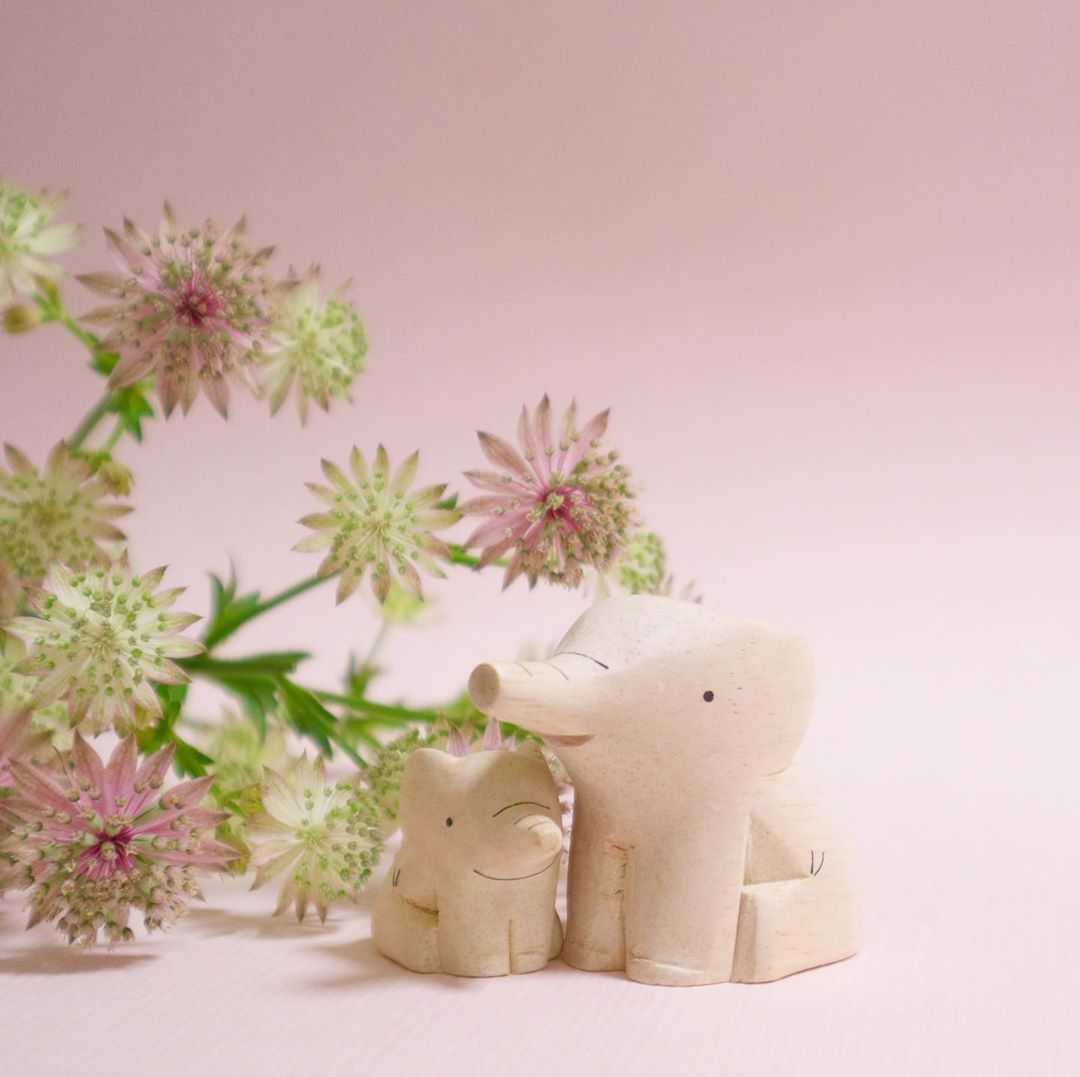 Pole pole wooden animal family Elephant