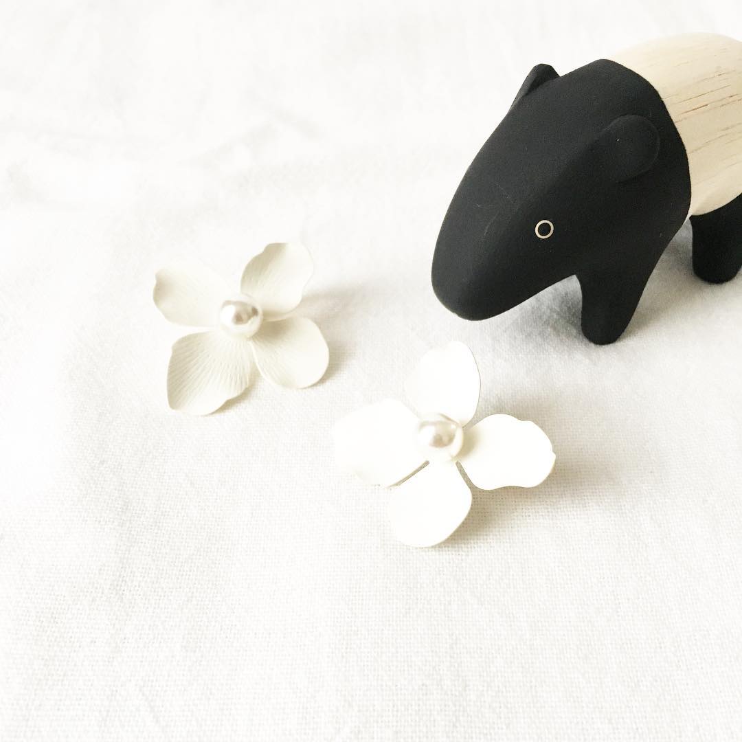 Pole pole wooden animal Tapir