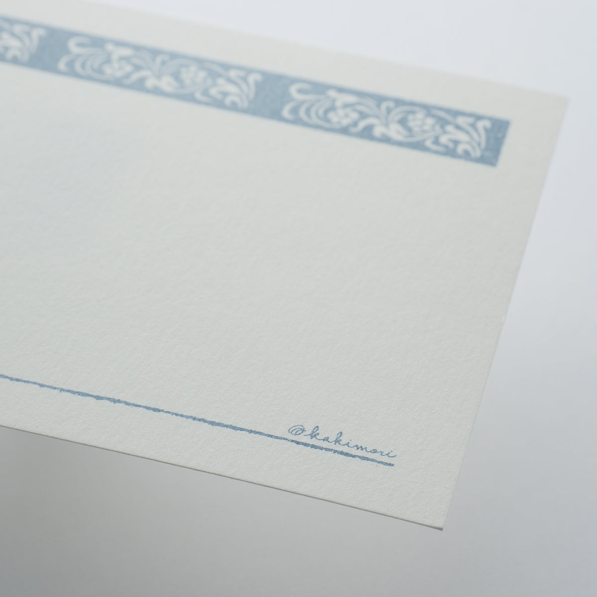 Single note Floral Blue grey
