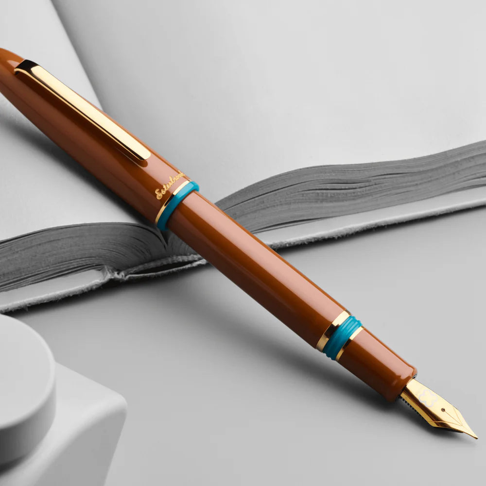 Back to the Lands Estie Fountain Pen / Incredible Rock / Gold Trim -F