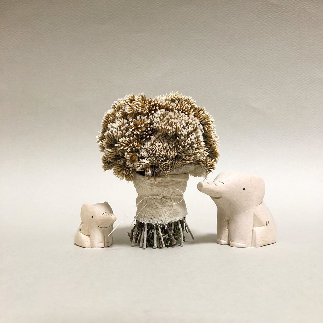 Pole pole wooden animal family Elephant