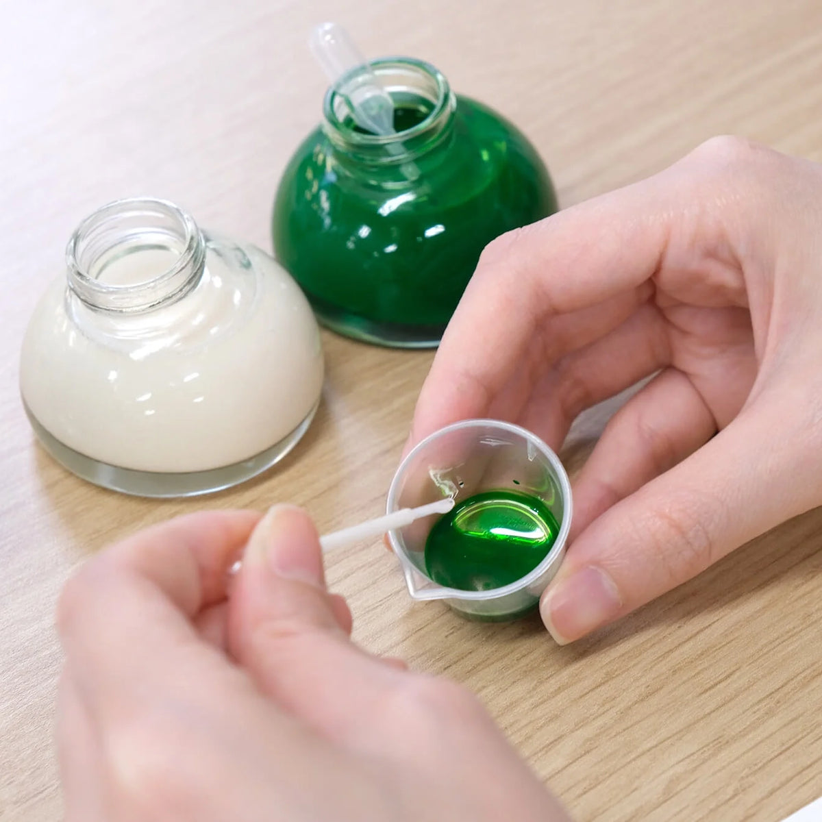 Pearlescent solution