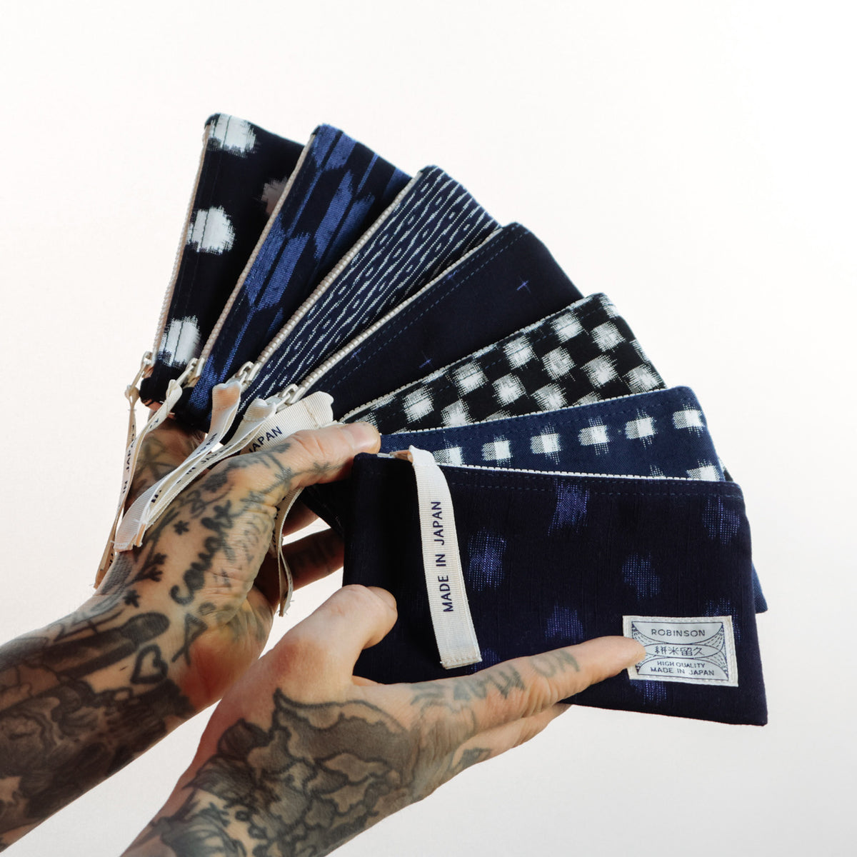 Pouch M Dot Navy/Blue