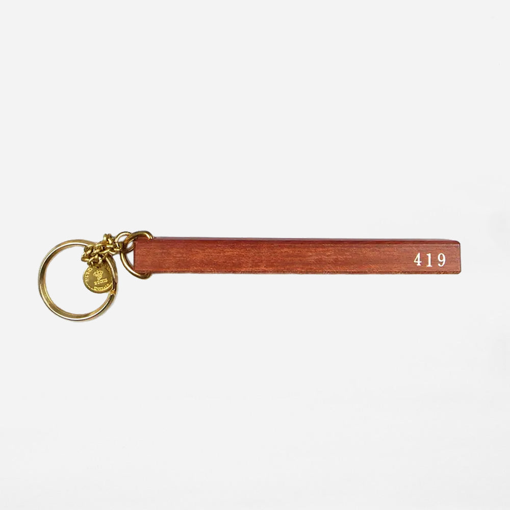 WOOD HOTEL KEY-HOLDER SATINE