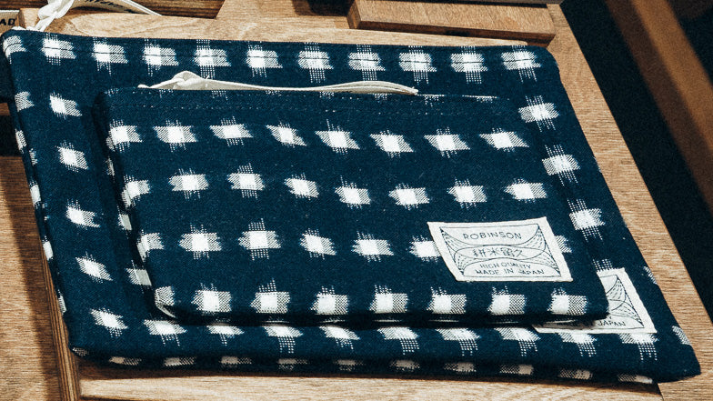 Pouch S Square dot Navy/White