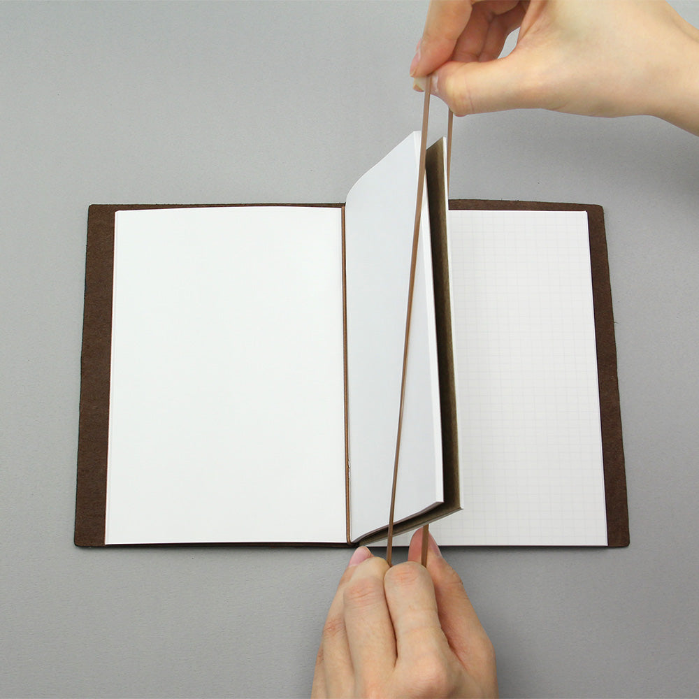 TRAVELER'S notebook Refill <Passport Size> Connecting Rubber Band 011