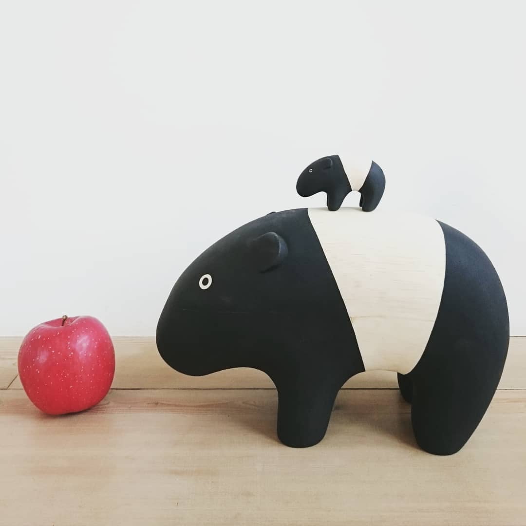Pole pole wooden animal Tapir