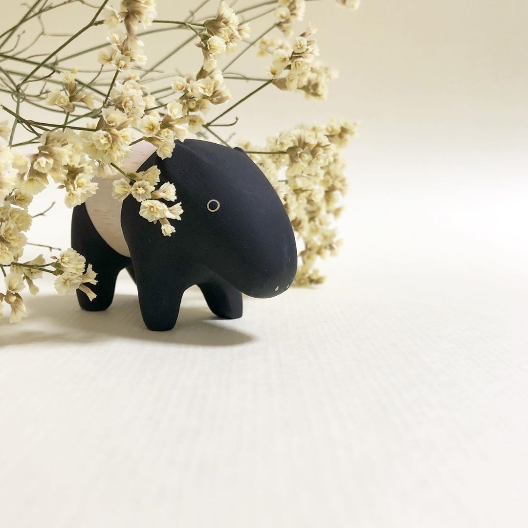 Pole pole wooden animal Tapir