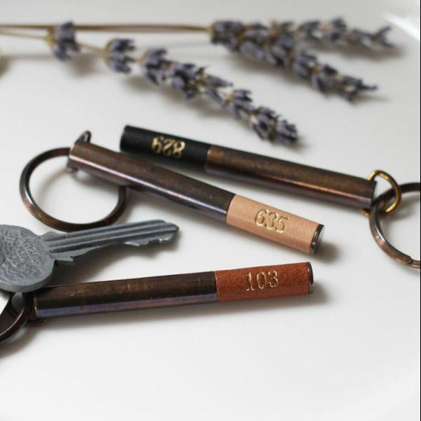 BRASS ROOM NO. KEY-HOLDER RUST BR701