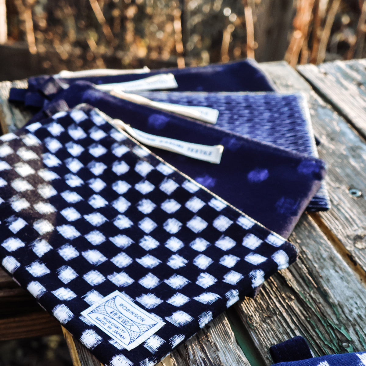 Pouch M Dot Navy/Blue