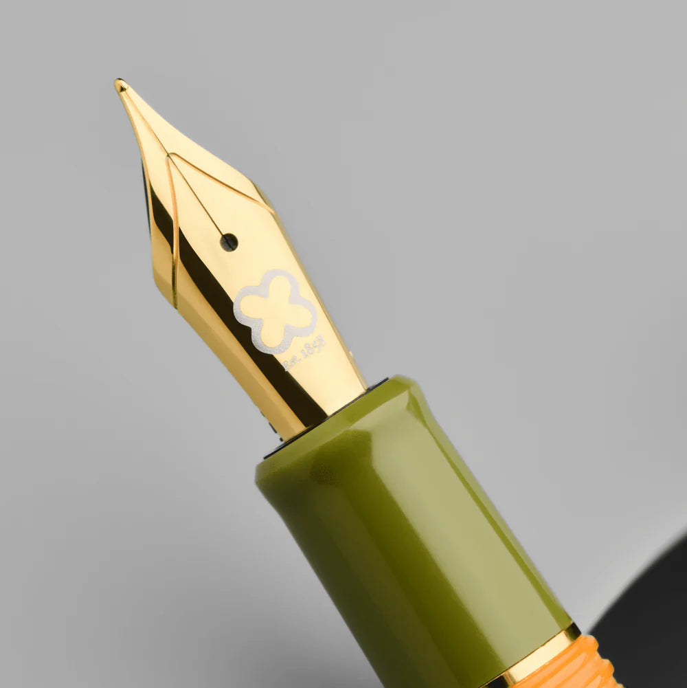 Back to the Lands Estie Fountain Pen / Quirky Leaf / Gold Trim / Piston Filler - M