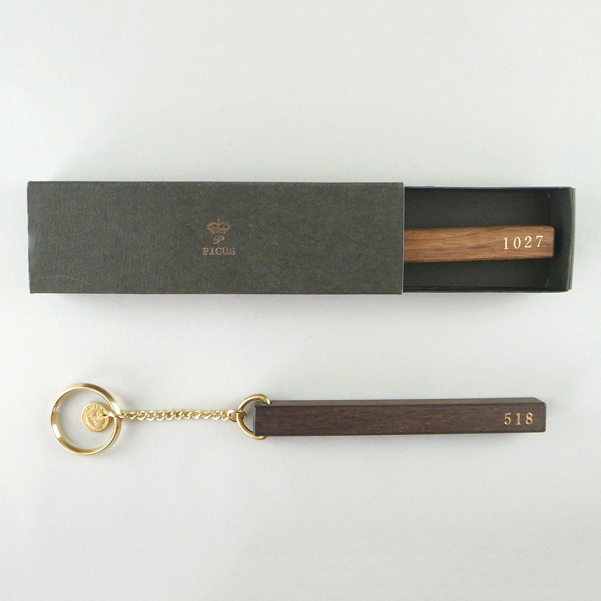 WOOD HOTEL KEY-HOLDER SATINE