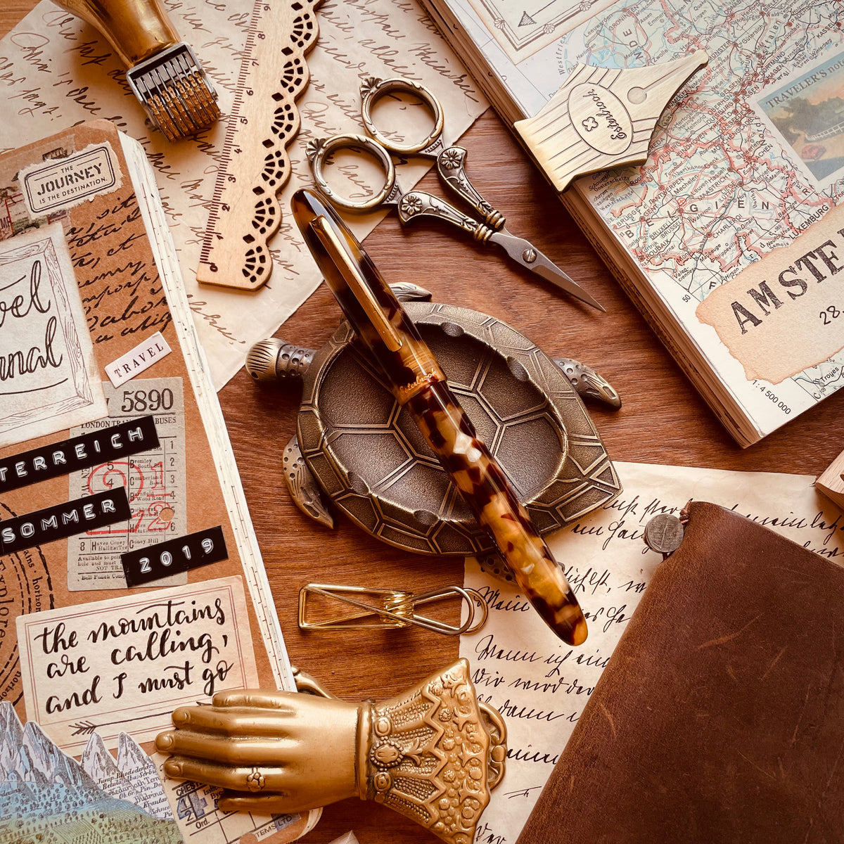 Estie tortoise - Gold Trim fountain pen