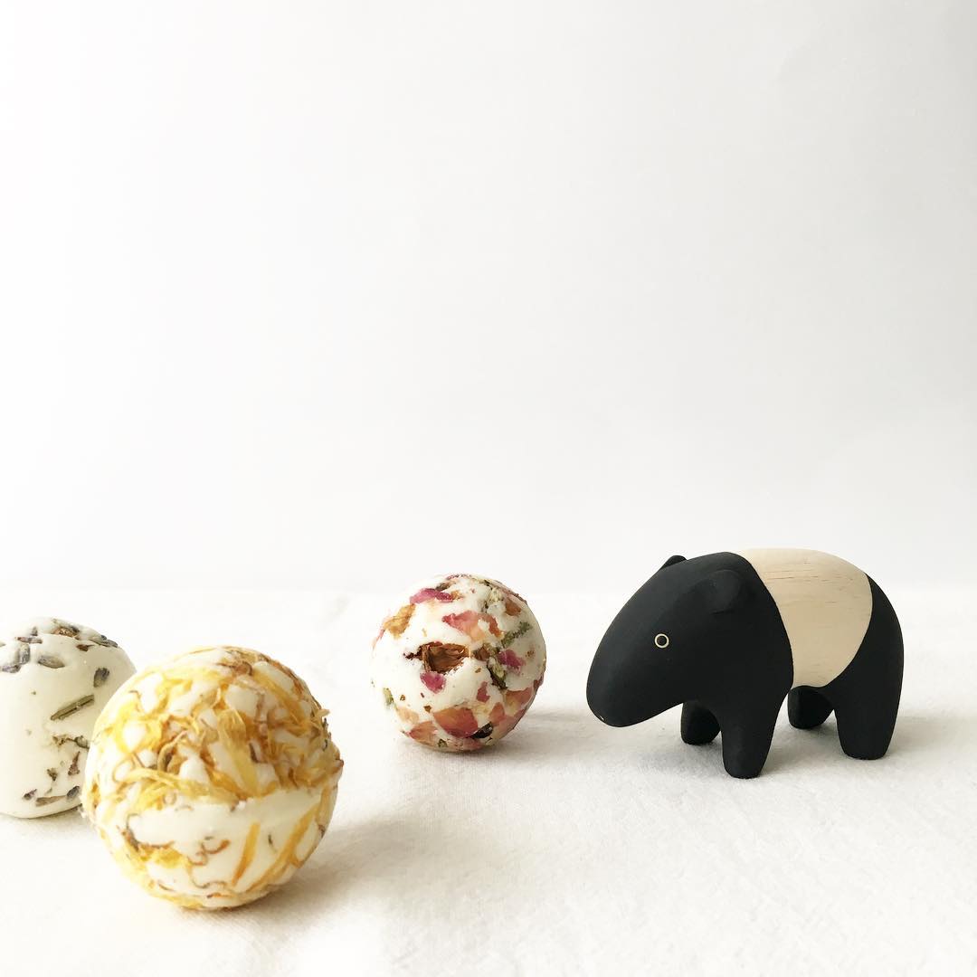 Pole pole wooden animal Tapir