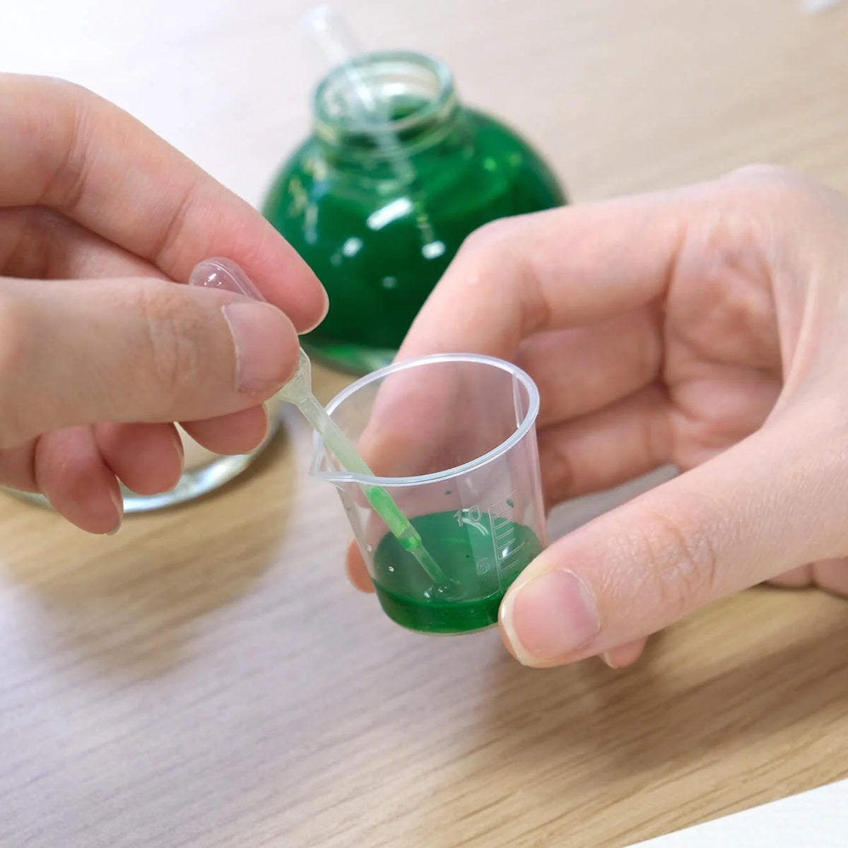 Pearlescent solution