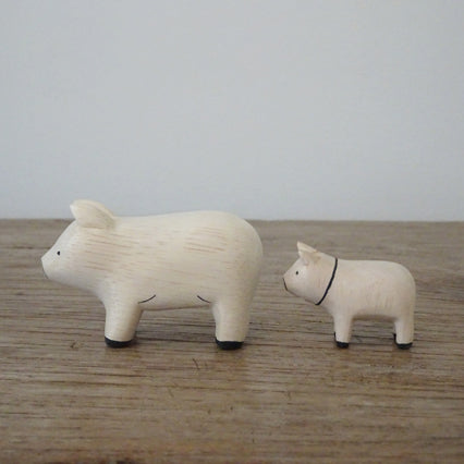 Pole pole wooden animal family Pig