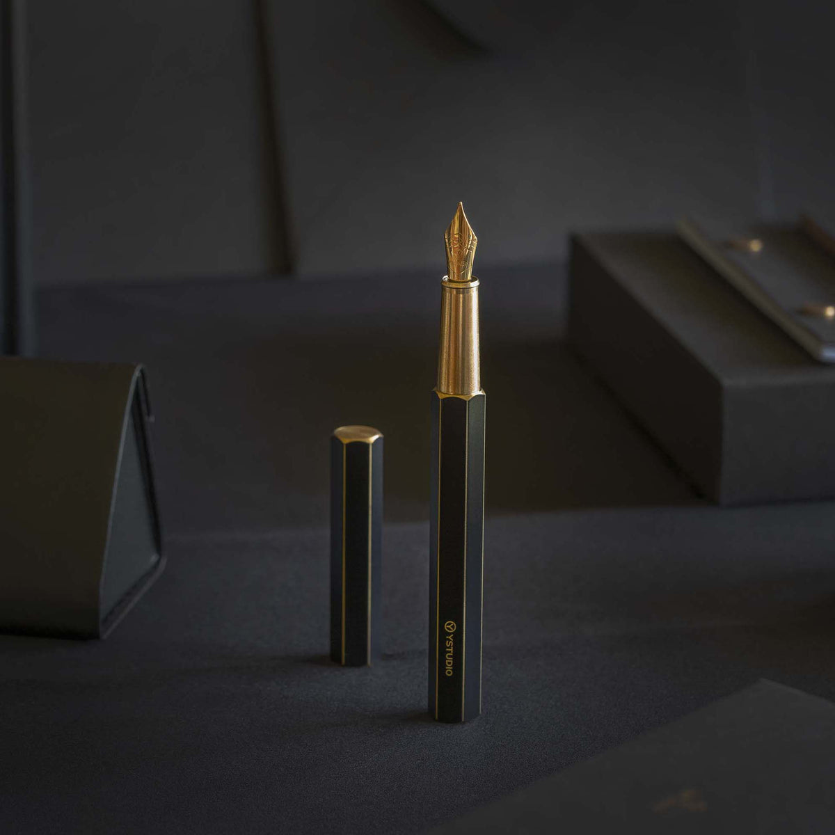 Classic Revolve-Fountain Pen (Black F)